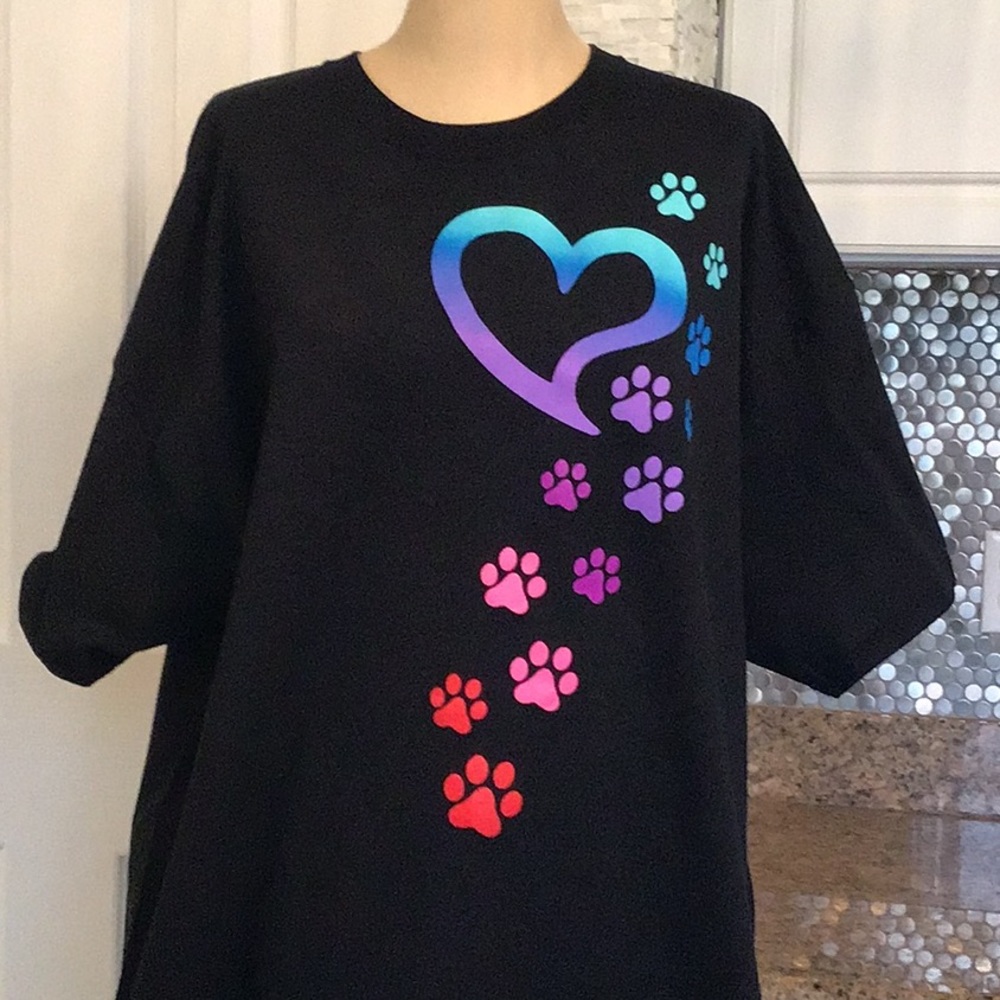 🌟3 FOR $15🌟BLACK SHORT SLEEVE TEE W/HEART&PAWS